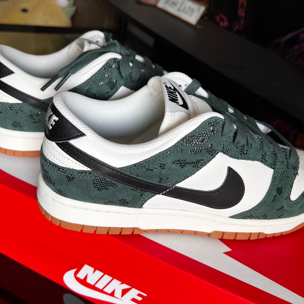 Nike Dunks - Picture 5 of 7